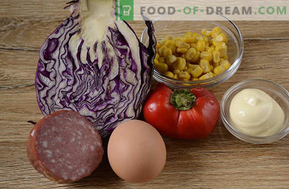 Rdeča zelje - svetla, okusna, vitamina! Kako hitro kuhamo solato iz rdečega zelja s poprom, koruzo, klobaso in jajci