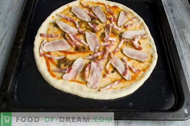 Pizza s kvasom s šunko in panceto v pečici