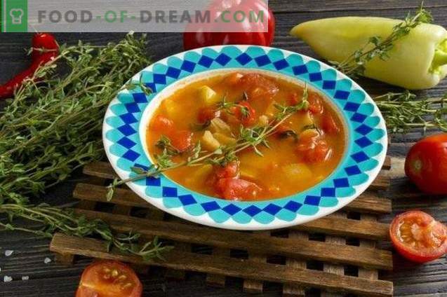 Paradižnikova juha s papriko in timijanom