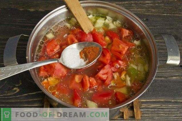 Paradižnikova juha s papriko in timijanom