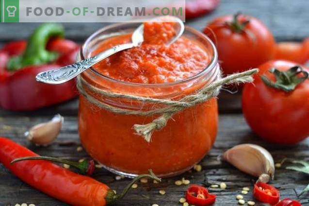 Domači ketchup, narejen iz svežih paradižnikov in paprike
