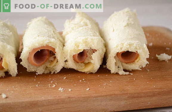 Quick snack rolls of bread with sausage and cheese. This you have not tried!
