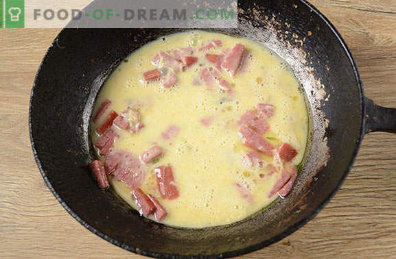 Omlet s sirom in klobaso: ne more biti lažje! Avtorski foto-recept za omlet s sirom in klobaso po korakih - kaj je skrivnost pompa omleta?