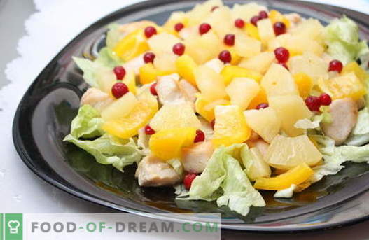 Ananassalades zijn de beste recepten. Hoe u salades met ananas op de juiste en lekker wijze klaarmaakt.