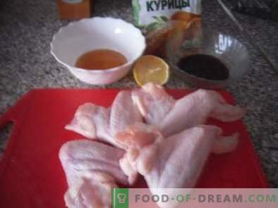 Kako kuhati piščančja krilca v pečici pod medno-sojino omako