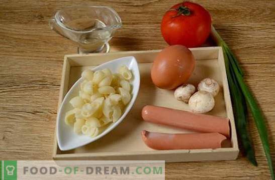 Testenine z jajcem, klobaso in gobami: hitra rešitev problema zajtrka ali večerje. Foto-recept: kuhanje testenin z gobami in klobasami po korakih