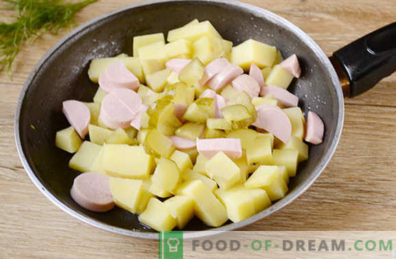 Kuhani krompir z jajcem v ponvi - hranljiva jed 