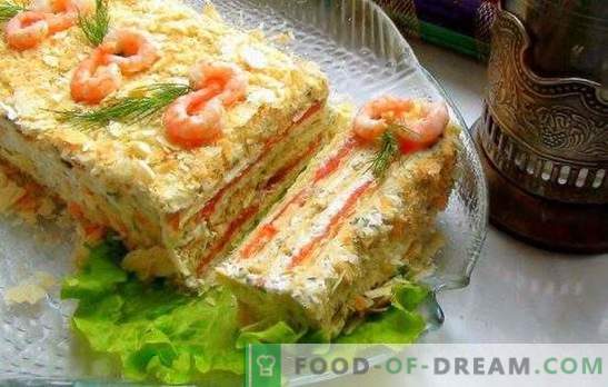 Torta s konzerviranimi torte - dekoracija mizice! Sočen kolač s konzervirano hrano in zelenjavo, sir, jajca, palčke, kaviar
