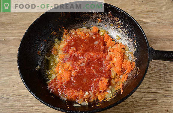Ajdova kaša v paradižnikovi omaki: hrana za športnike in hujšanje je lahko okusna! Preprost fotografski recept za ajdo v dišečem paradižnikovem omaku